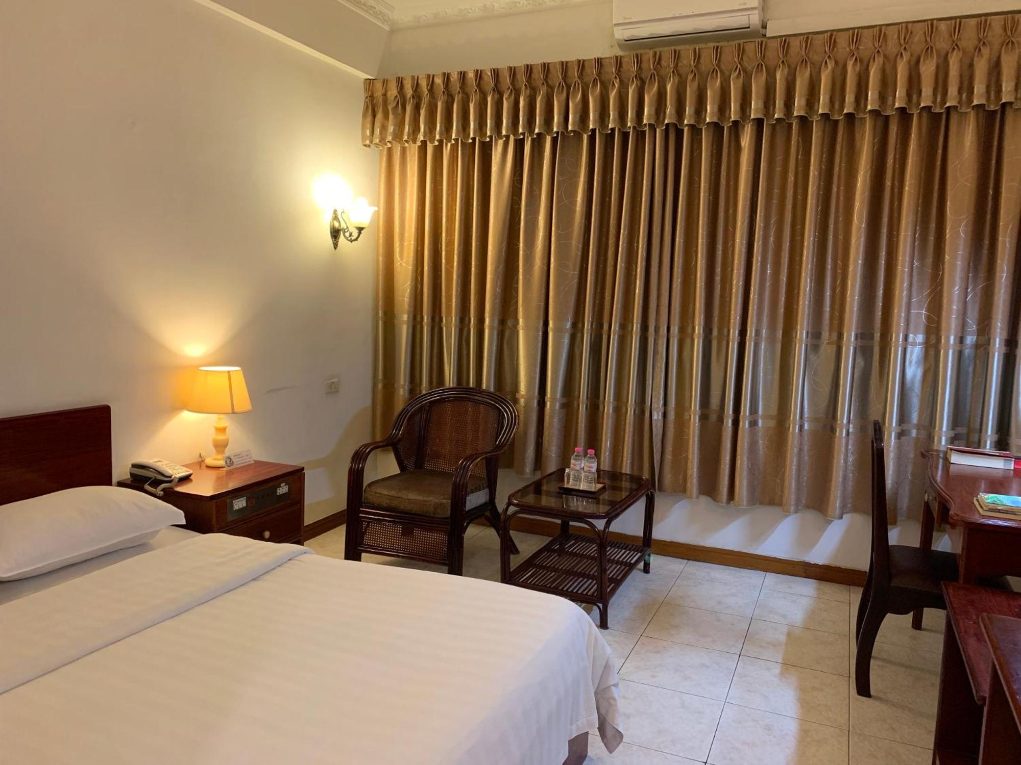 Chung Hsin Hotel 中信酒店 Phnom Penh Eksteriør bilde